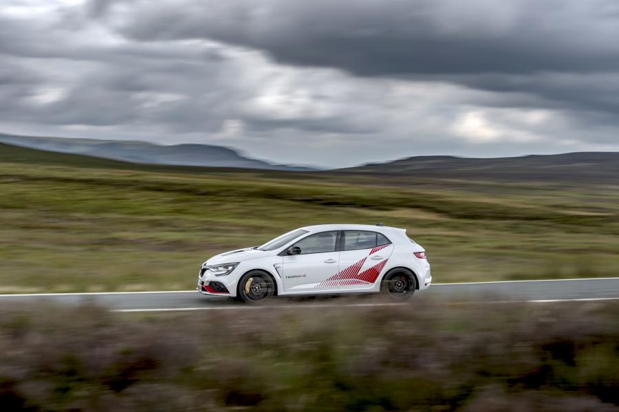  Renault Megane R.S. Trophy-R 2019 года  (UK) (фото 23 из 46)